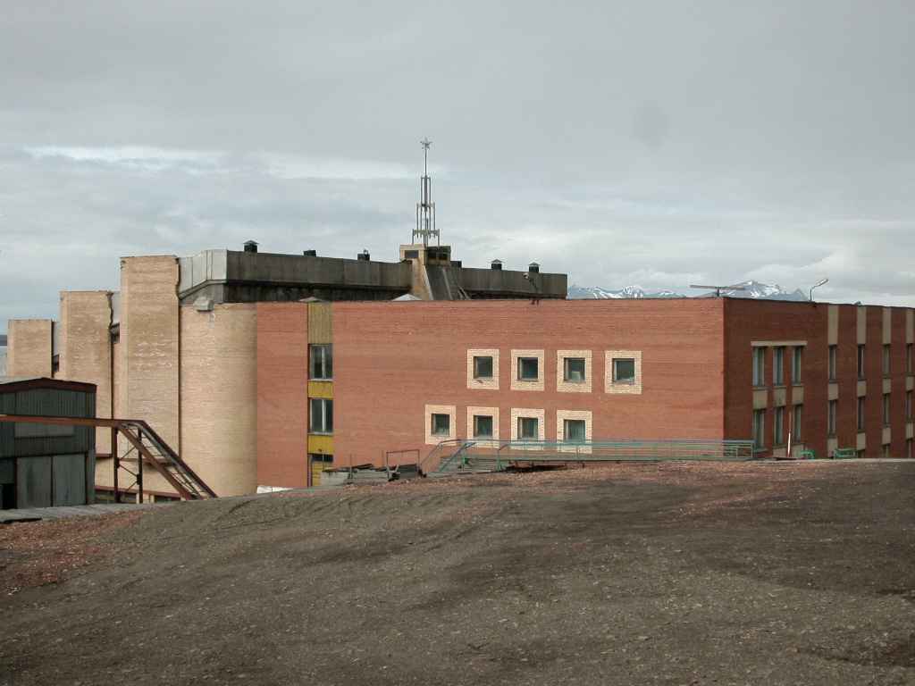 Barentsburg_theater.jpg